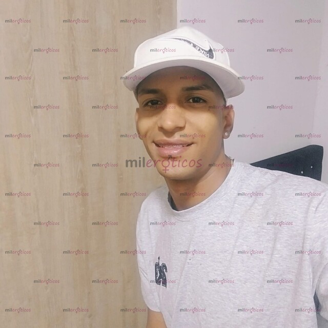 FOTOS DE SEXI JOVEN MULATO CON MUCHAS GANAS DE COGER