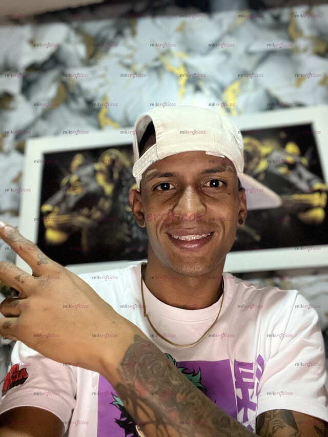 FOTOS DE SEXI JOVEN MULATO CON MUCHAS GANAS DE COGER