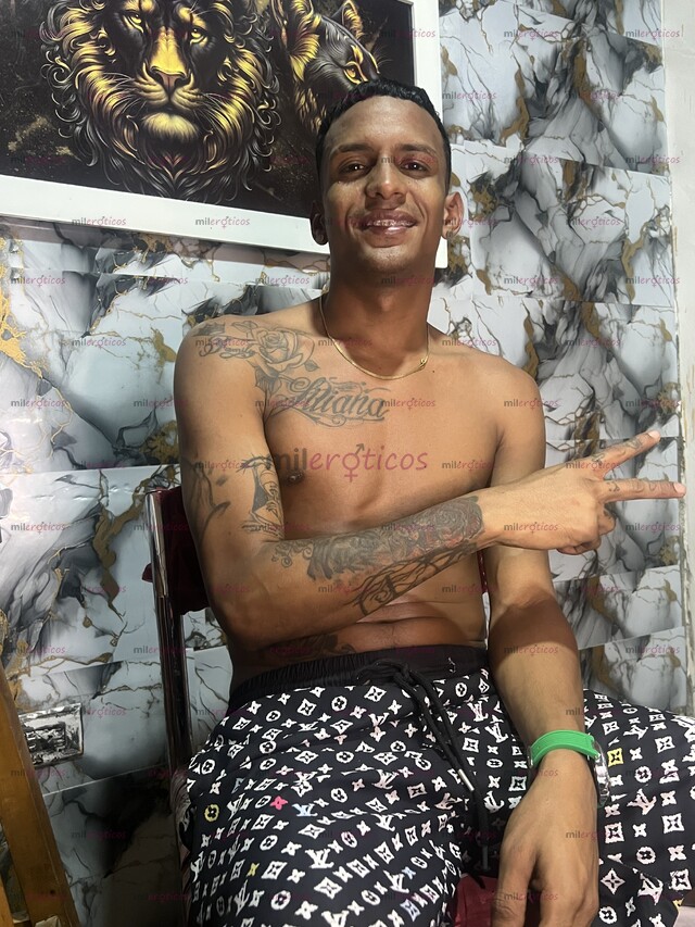 FOTOS DE SEXI JOVEN MULATO CON MUCHAS GANAS DE COGER