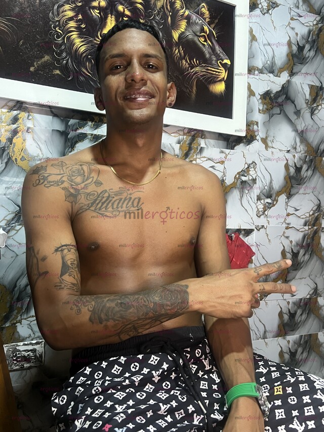 FOTOS DE SEXI JOVEN MULATO CON MUCHAS GANAS DE COGER