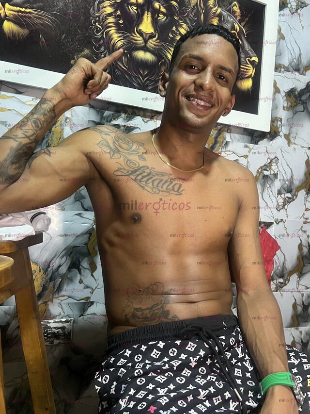 FOTOS DE SEXI JOVEN MULATO CON MUCHAS GANAS DE COGER