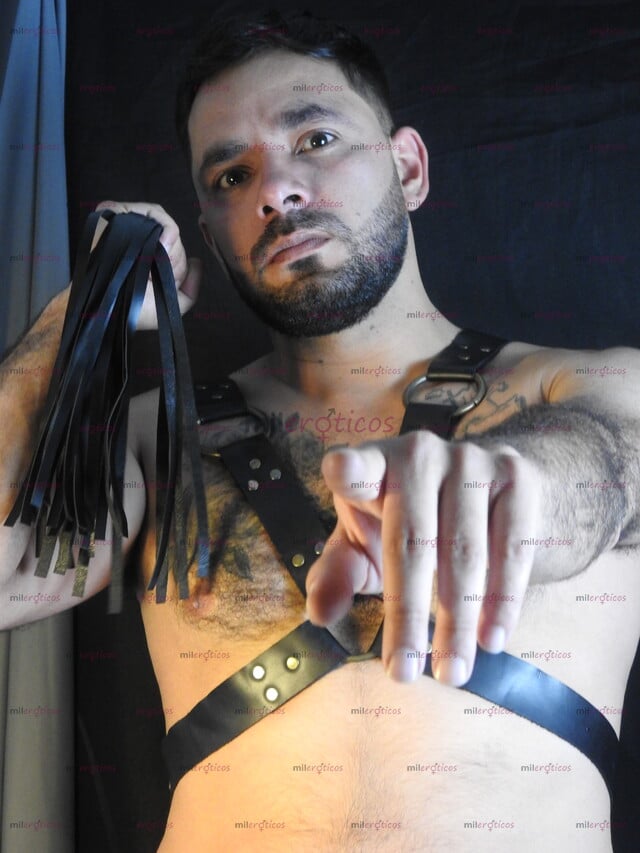 FOTOS DE DOMINANTE HETEROSEXUAL ELEGANTE EXPERIENCIA BDSM SEGURA Y PROFESIONAL