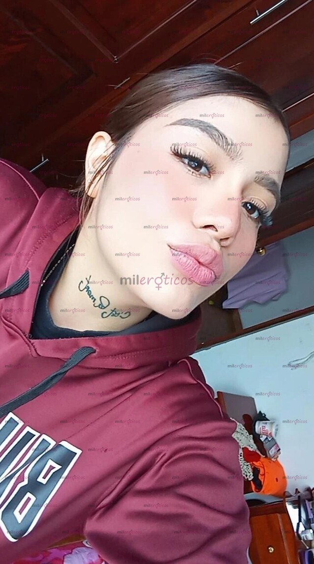 FOTOS DE HOLA SOY DELGADA, ME GUSTA DIVERTIRME, GÜERA DE CABELLO NEGRO, ALTA