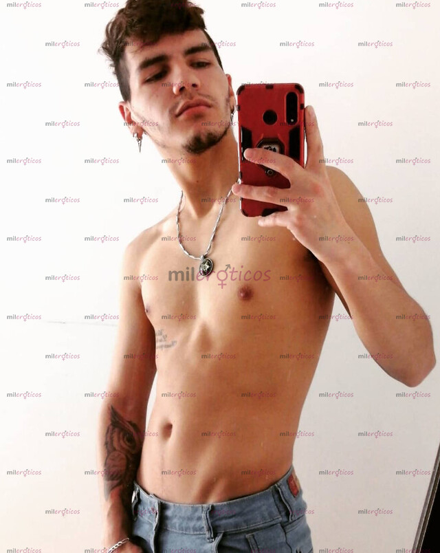 FOTOS DE JOVEN HERMOSO UNIVERSITARIO MUY ARRECHO COMPLACE TUS DESEOS ENJOY !!