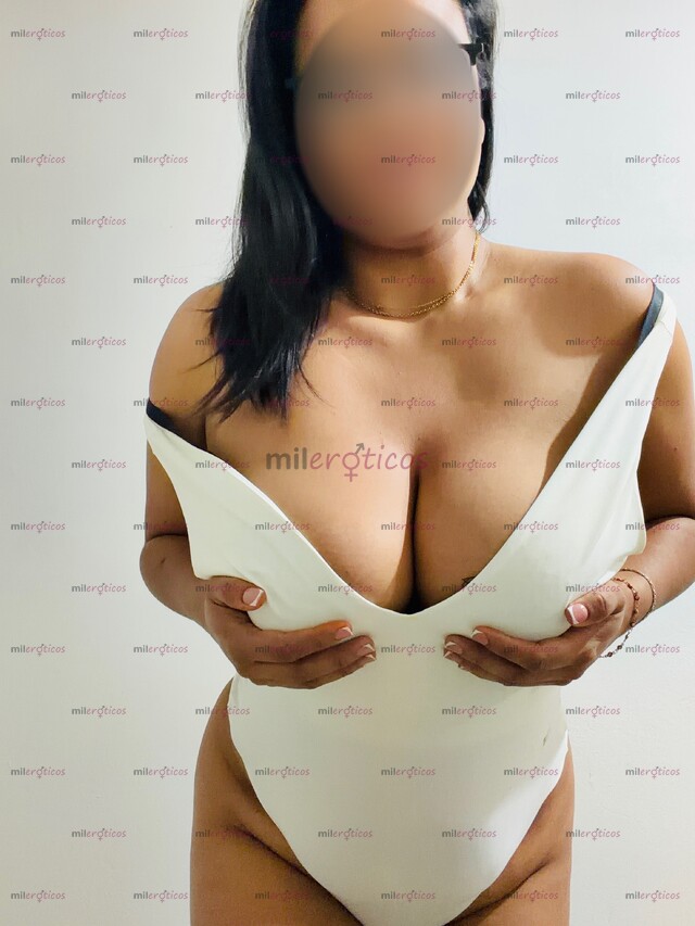 FOTOS DE ALESSA PELINEGRA ALTA Y CON GRANDES SENOS NATURALES