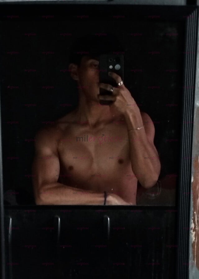 FOTOS DE SOY HOMBRE, LISTO PARA SATISFACER A TODAS LAS MUJERES QUE DESEEN, SOLO MUJERES