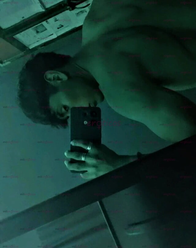 FOTOS DE SOY HOMBRE, LISTO PARA SATISFACER A TODAS LAS MUJERES QUE DESEEN, SOLO MUJERES