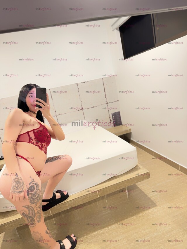 FOTOS DE RICA PELINEGRA ARDIENTE, TATUADA DONDE TUS DESEOS SON ÓRDENES