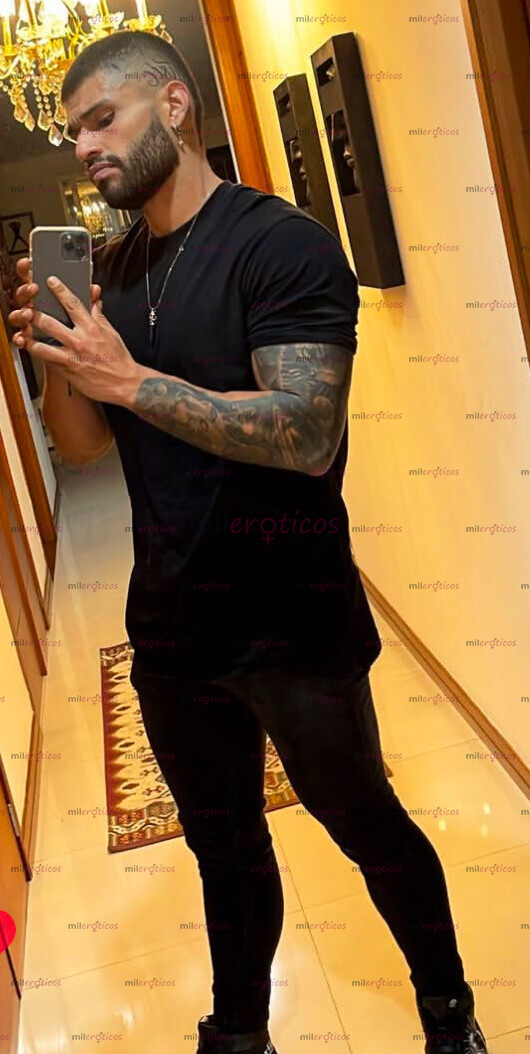 FOTOS DE BISEXUAL MORENO DISCRETO, COMPLACIENTE & MORBOSO