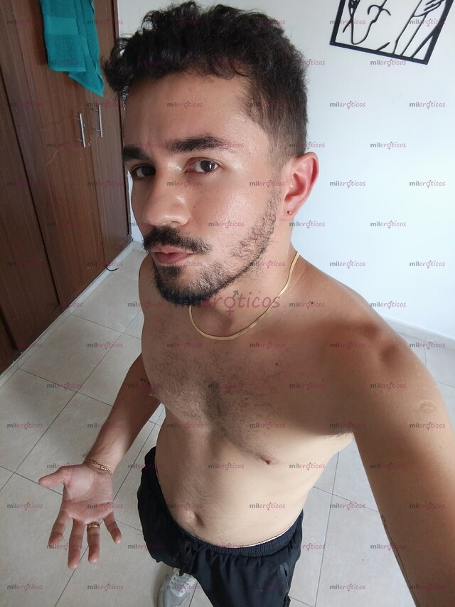 FOTOS DE MASCULINO, DOTADO, 22 CM, FETICHISTA Y COMPLACIENTE