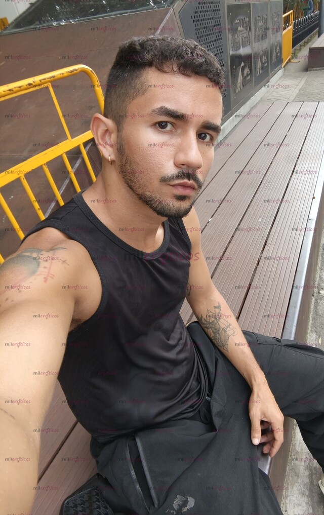 FOTOS DE MASCULINO, DOTADO, 22 CM, FETICHISTA Y COMPLACIENTE