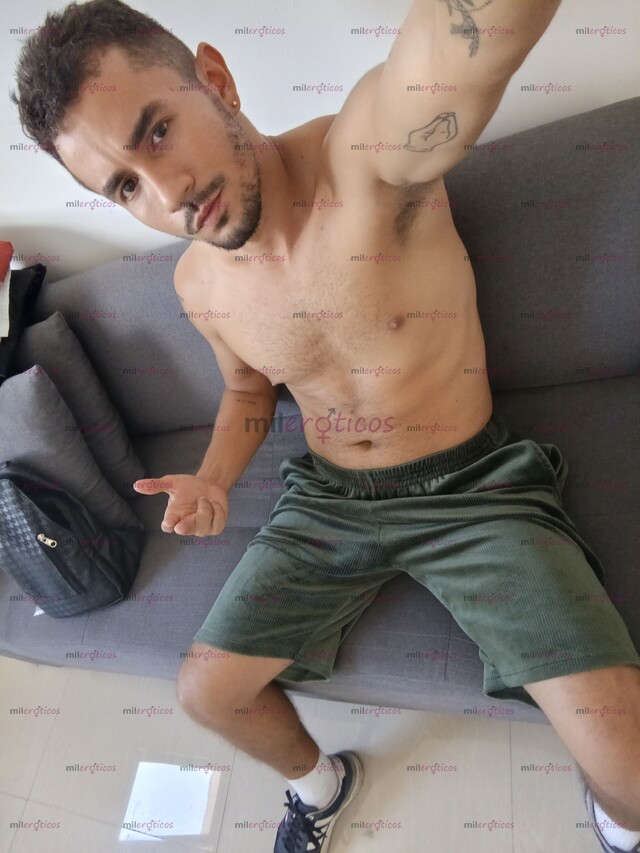 FOTOS DE MASCULINO, DOTADO, 22 CM, FETICHISTA Y COMPLACIENTE