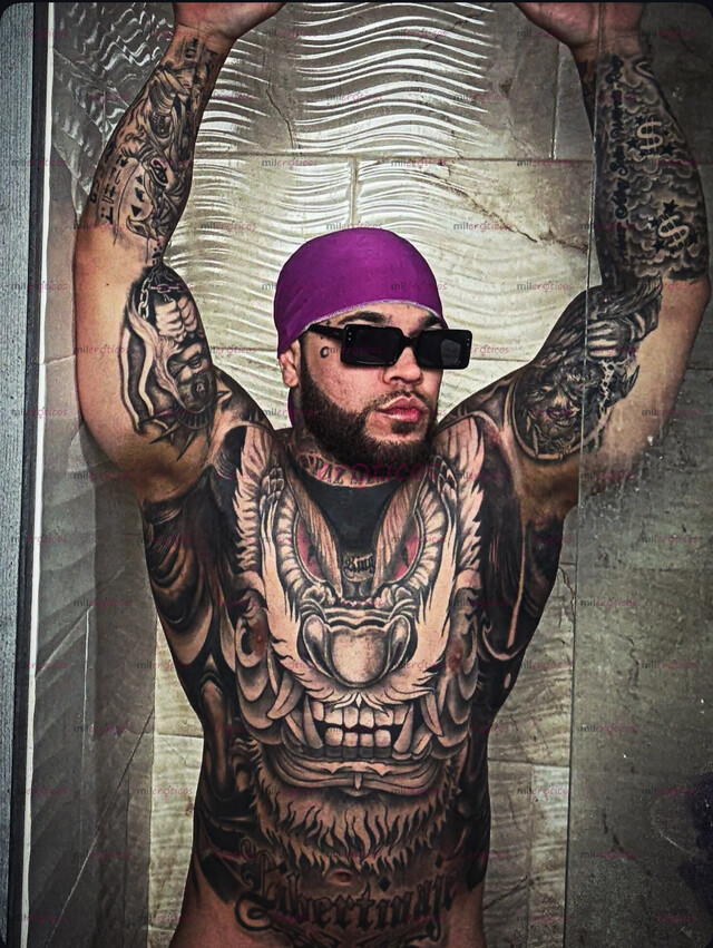 FOTOS DE HOLA SOY KING FUERTE TATUADO ME GUSTA EL MORBO Y TENER SEXO CALIENTE ESCRIBEM