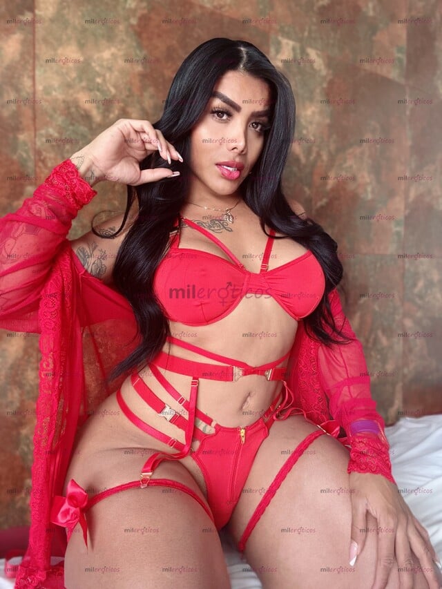 FOTOS DE LLEGANDO LA BBCITA MÁS CACHONDA CON SUS ENORMES PIERNAS Y NALGAS SOLO PARA TI