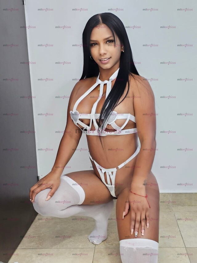 FOTOS DE LLEGO SOFIA UNA MORENA ENCANTADORA Q VIENE CON UN ORAL Y VENIDA EN BOCA