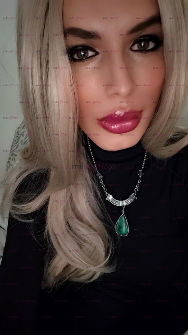 FOTOS DE HOLI YO SOY UNA CHICA COMPLACIENTE FOTOS NUEVAS