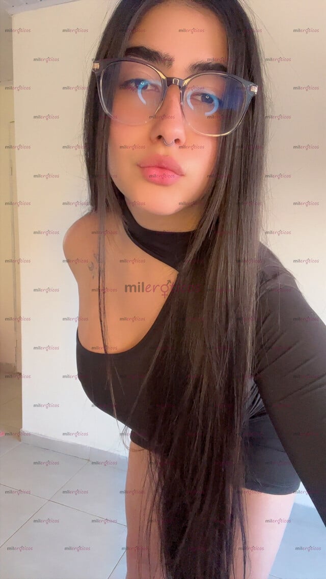 FOTOS DE HOLA, SOY MELANNY, 20 AÑOS, LATINA, CON JUGUETES