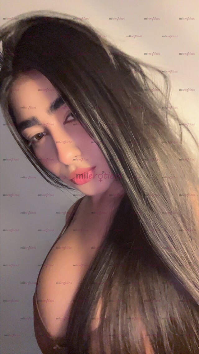 FOTOS DE MELANNY CHICA DE 20 AÑOS, BLANQUITA, CON JUGUETES
