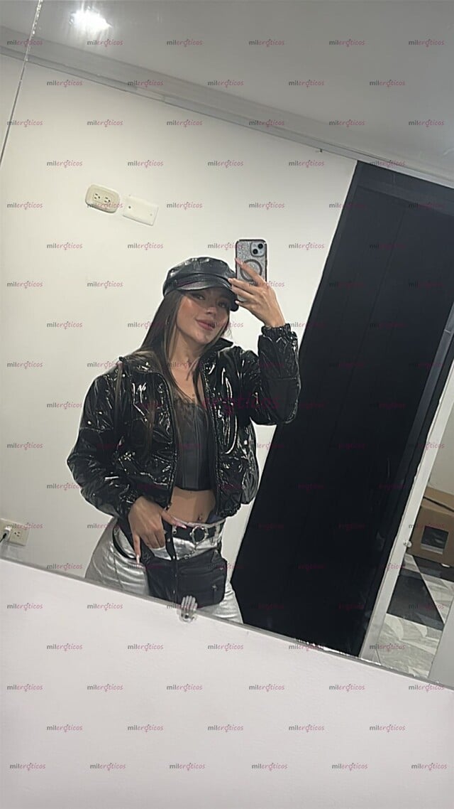 FOTOS DE SOY MAJO RUBIA DE PIEL BLANQUITA Y OJOS CLAROS CON SENSUAL SILUETA