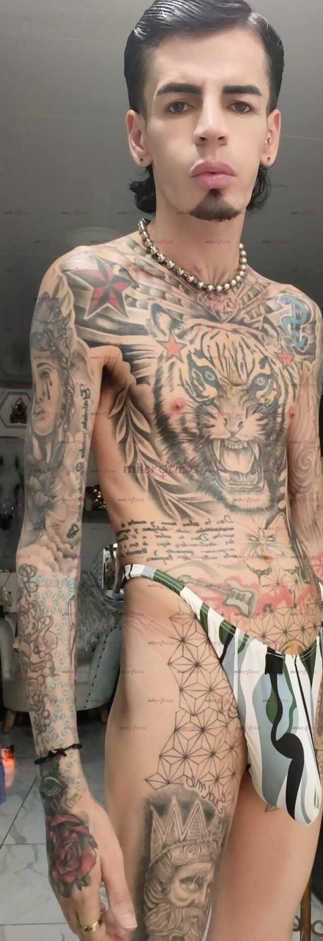 FOTOS DE FLACO ACTIVO TATUADO BLANCO VERGON SERIO RESERVADO