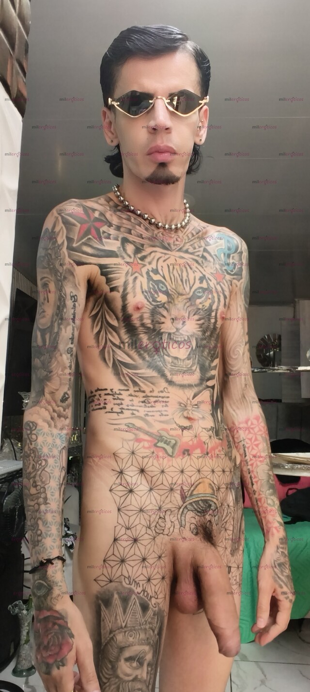 FOTOS DE FLACO ACTIVO TATUADO BLANCO VERGON SERIO RESERVADO