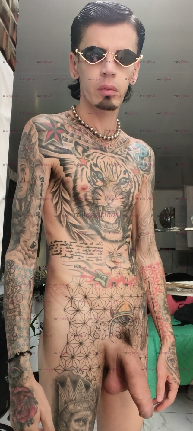 FOTOS DE FLACO ACTIVO TATUADO BLANCO VERGON SERIO RESERVADO