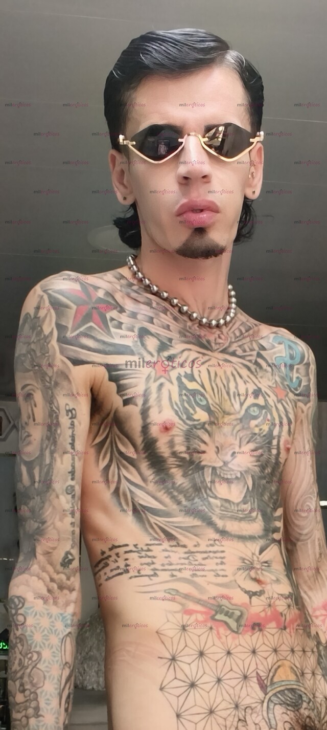 FOTOS DE FLACO ACTIVO TATUADO BLANCO VERGON SERIO RESERVADO