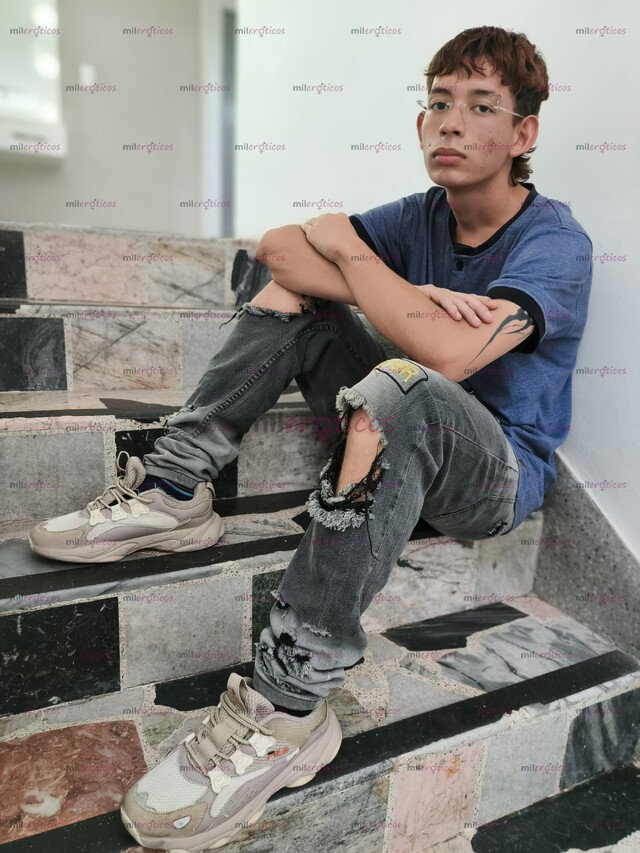 FOTOS DE SOMOS DOS CHICOS CALIENTES PARA SATISFACER TUS DESEOS