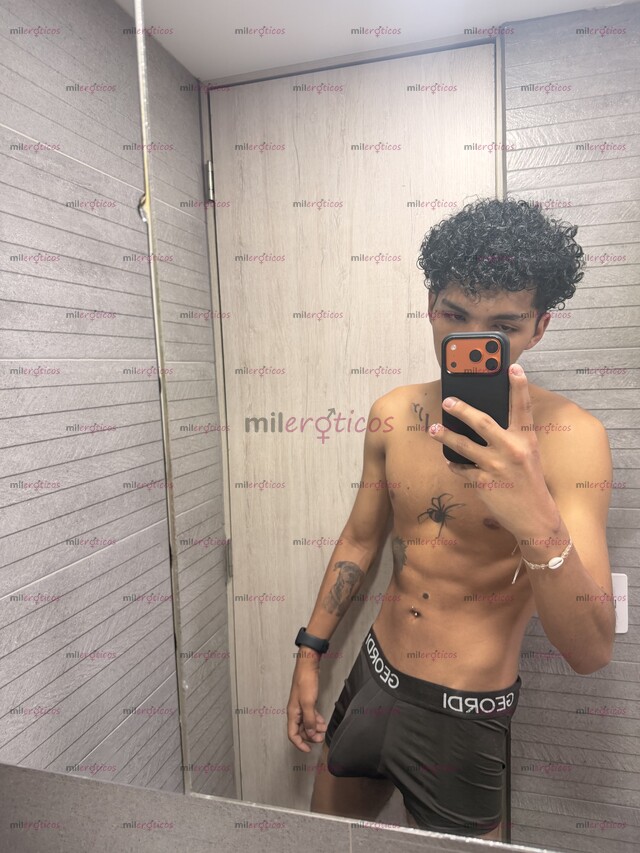 FOTOS DE JOVEN POLLO VERGON ARRECHO Y COMPLACIENTE