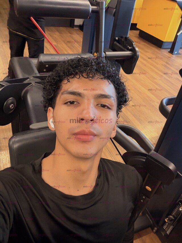 FOTOS DE JOVEN POLLO VERGON ARRECHO Y COMPLACIENTE