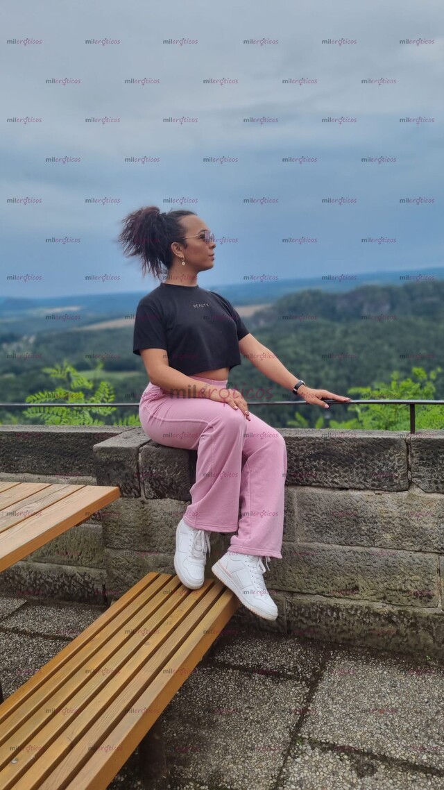 FOTOS DE VERSÁTIL, COMPLACIENTE Y CON SITIO PROPIO EN ZONA DISCRETA