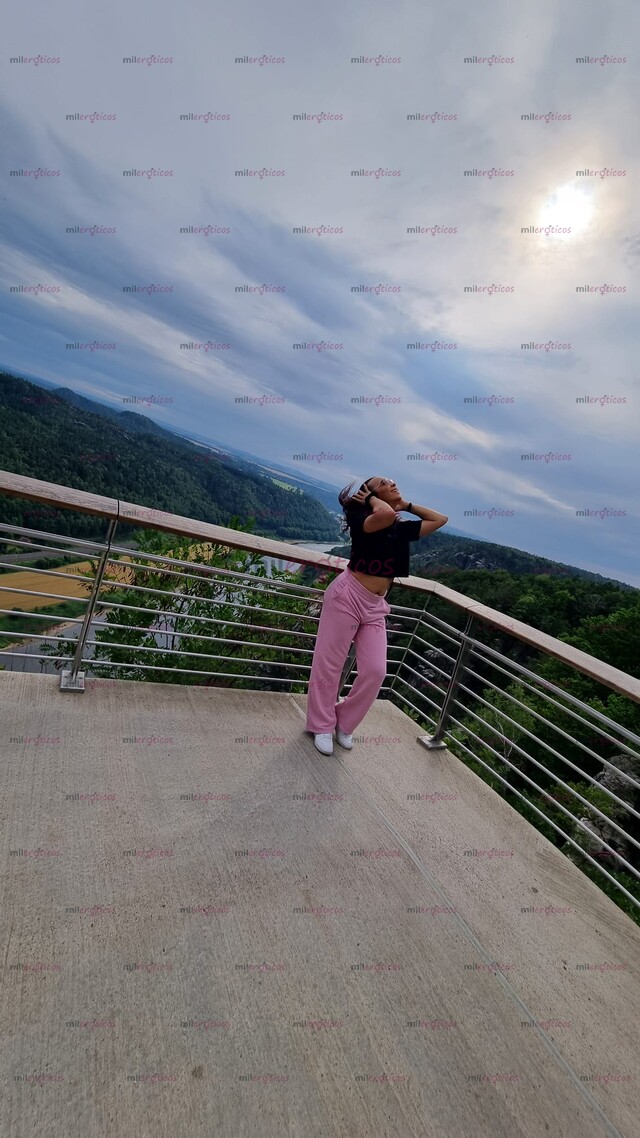 FOTOS DE VERSÁTIL, COMPLACIENTE Y CON SITIO PROPIO EN ZONA DISCRETA