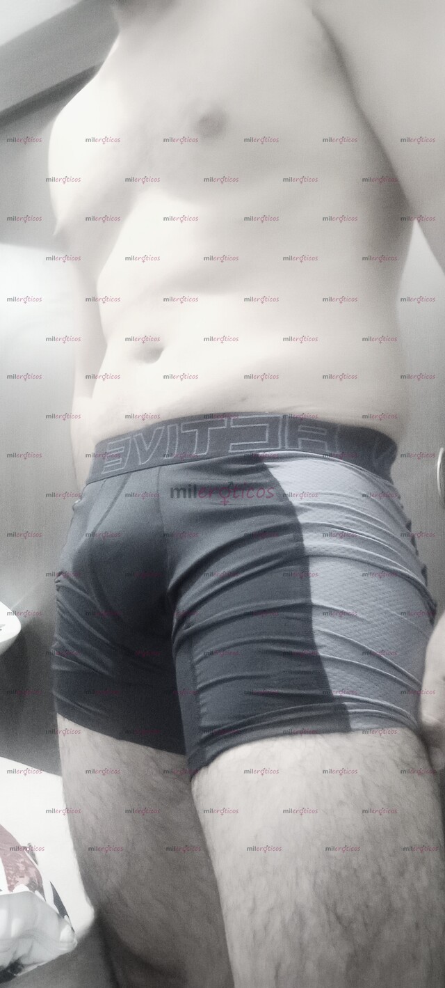 FOTOS DE TONY DISPONIBLE PARA MUJERES Y PAREJAS EN BUSCA DE MORBO Y LUJURIA