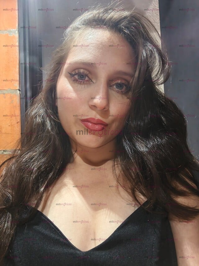 FOTOS DE CHICA DELGADA SEXY FETICHISTA DE OJOS AZULES Y RUBIA EXPERTA EN EL SEXO