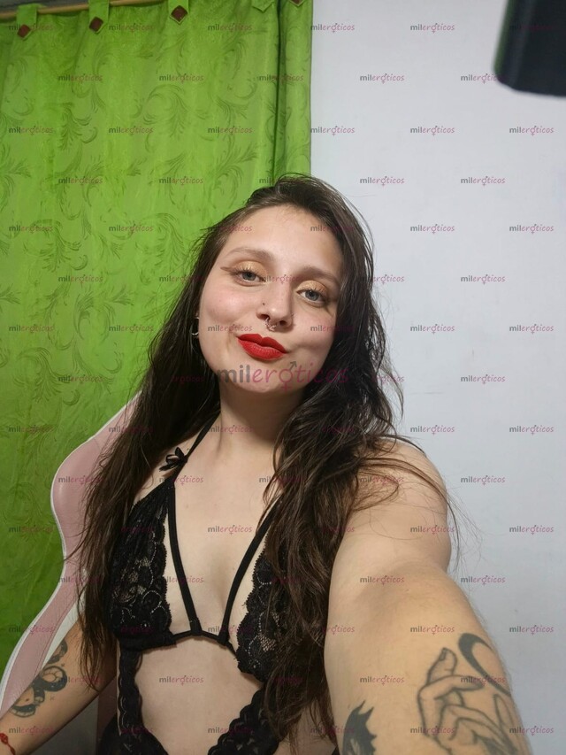 FOTOS DE CHICA DELGADA SEXY FETICHISTA DE OJOS AZULES Y RUBIA EXPERTA EN EL SEXO