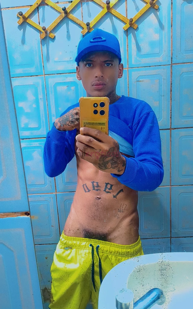 Disponivel qualquer horario quero um cara dar amor e carinho disponivel qualquer horario grande e grosso motel e hotel atendo e seu local bora sair re...