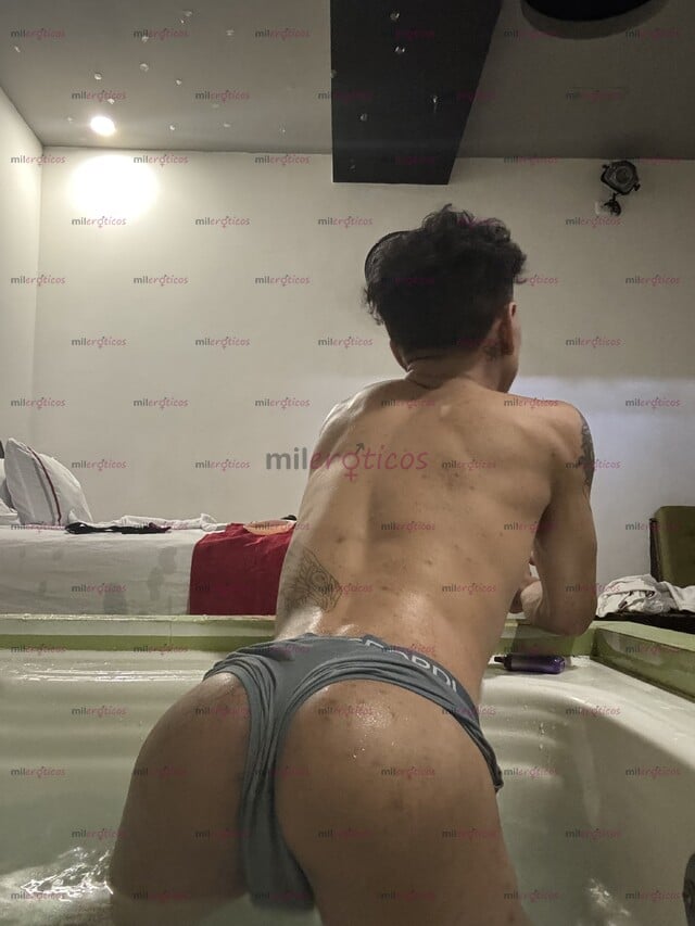 FOTOS DE POLLO RESERVADO CON GANAS DE CUMPLIR MUCHAS FANTASÍAS Y CON BUENA VERGA Y NALGA