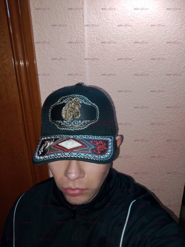 FOTOS DE DEPORTISTA DOTADO Y CACHONDO LISTO PARA TI