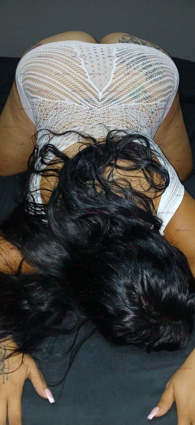 FOTOS DE GORDITA SENSUAL TATUADA, CABELLO LARGO Y MUY CARIÑOSA