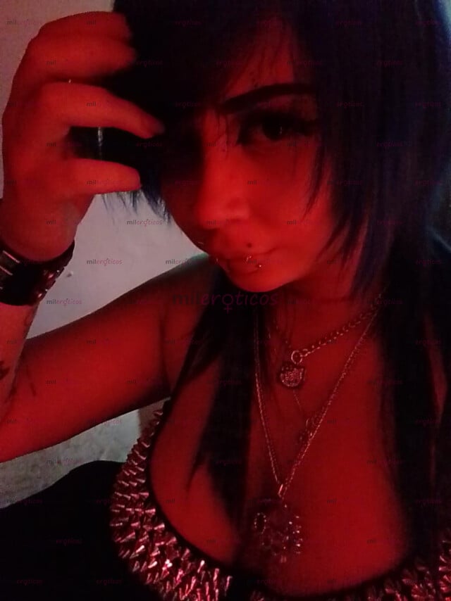 FOTOS DE QUIERES CULIARTE A UNA EMO ESCUCHANDO POST HARDCORE? VEN Y CUMPLE TU FANTASIA
