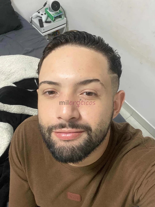 Procuro oferecer mais do que apenas um encontro busco proporcionar uma experiencia de conexao leveza e total discricao sou um homem educado de bom pap...