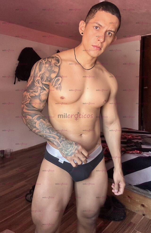 FOTOS DE VENEZOLANO ALBAÑIL EN LA MAÑANA Y ESCORT EN LAS TARDES