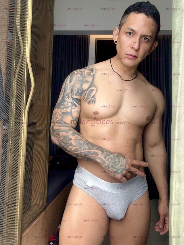 FOTOS DE VENEZOLANO ALBAÑIL EN LA MAÑANA Y ESCORT EN LAS TARDES