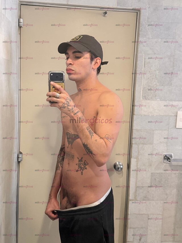 FOTOS DE ACTIVO.VERGON.JOVEN.TATUADO.DOMINANTEANIMATEACONOCERME