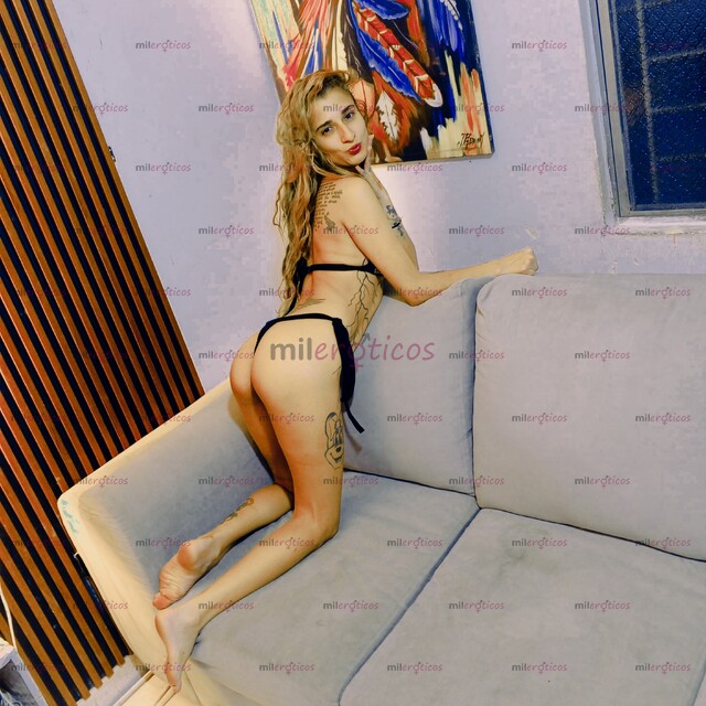 FOTOS DE KATALEYA HERMOSA CHICA TATUADA DELGADA SIN AFANES