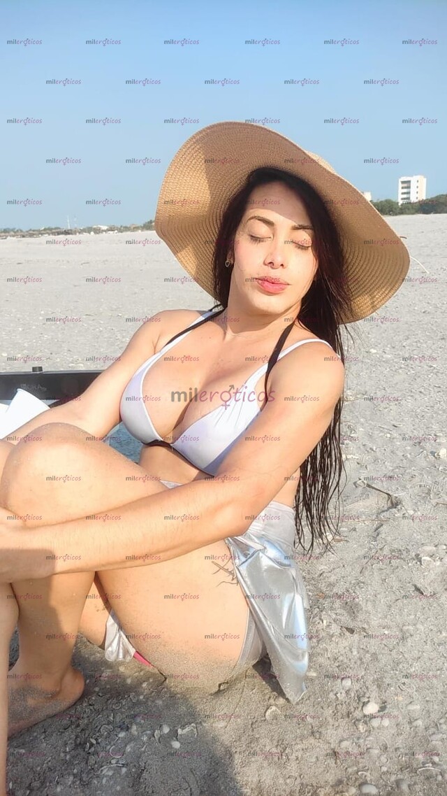 FOTOS DE FEMENINA. CLARA DE PIEL. ALTA . CON BUSTO GRANDE