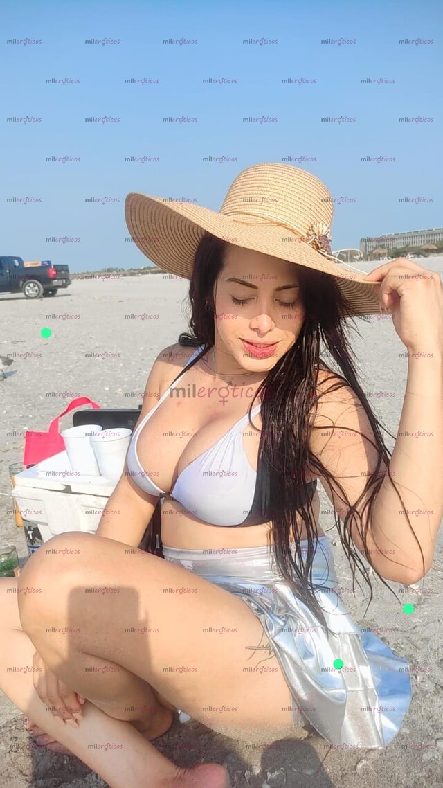 FOTOS DE FEMENINA. CLARA DE PIEL. ALTA . CON BUSTO GRANDE