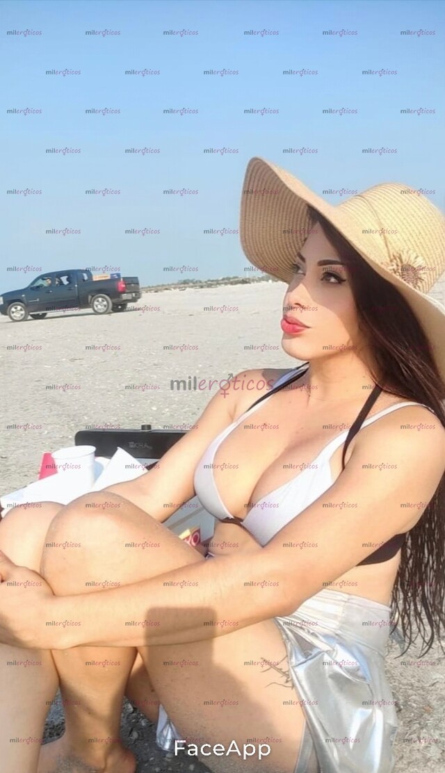 FOTOS DE FEMENINA. CLARA DE PIEL. ALTA . CON BUSTO GRANDE