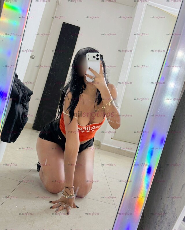 FOTOS DE CHICA COJELONA QUE LE ENCANTA QUE LE MAMEN LAS TETAS