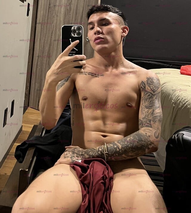 FOTOS DE JOVEN SEXY Y GUAPO CON GANAS DE DIVERSIÓN